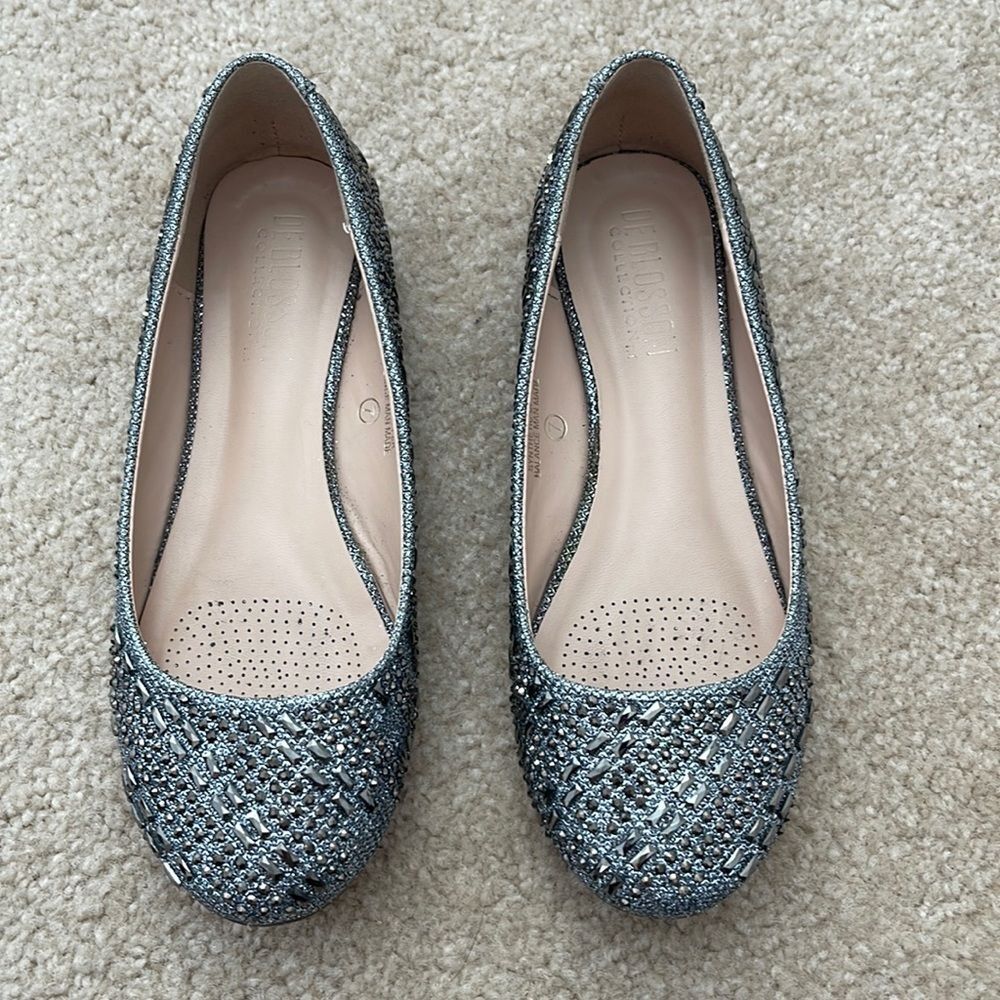 De Blossom Collection rhinestone Flat Bottom Shoes Women Size 7